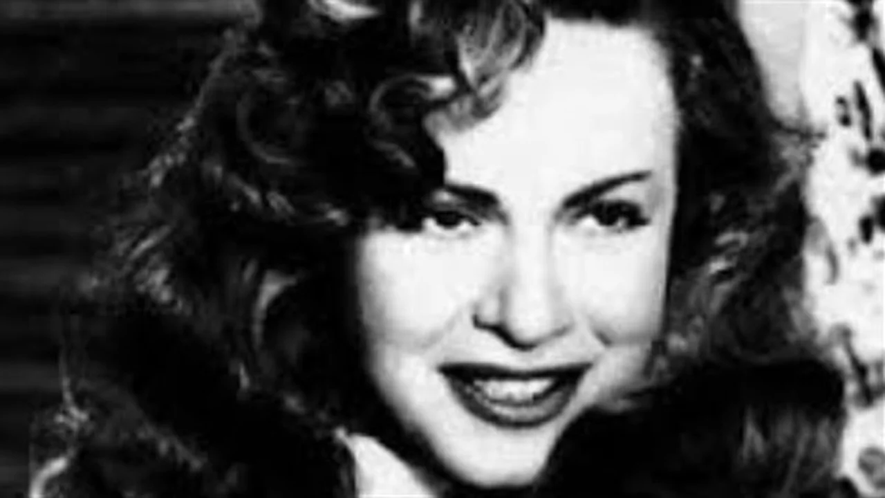 أسرار هند رستم.. كواليس رفض لقب ملكة الإغراء وتفاصيل عبقريتها في فيلم باب الحديد